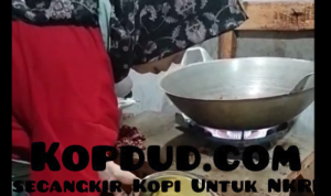 Makanan Bergizi, Hati yang Peduli: Pokmas SALIRA Hadir untuk Sepuh