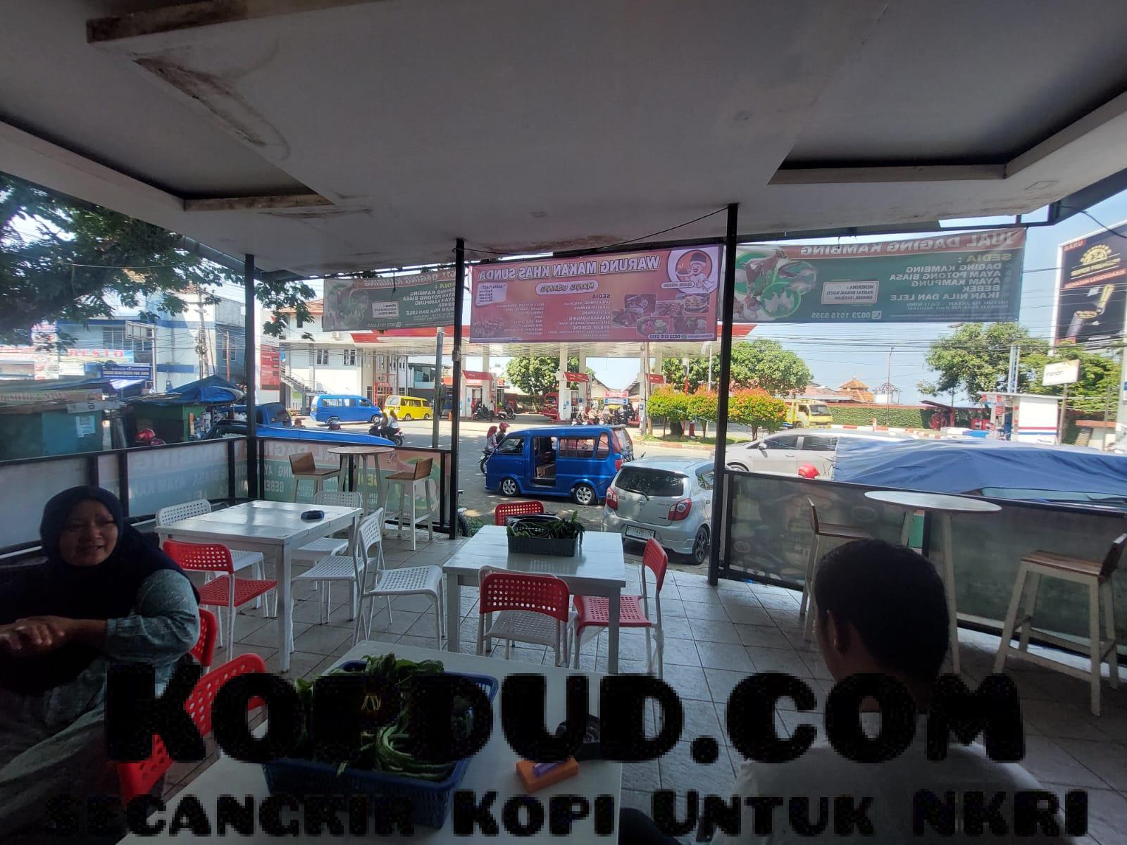 Warung Masakan, Khas Sunda, Mang Ujang, Rasa Otentik, Suasana Bersahaja