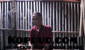 Subur, Ayah Pemulung yang Bangga Lihat Anaknya Bisa Sekolah Berkat Program Prabowo