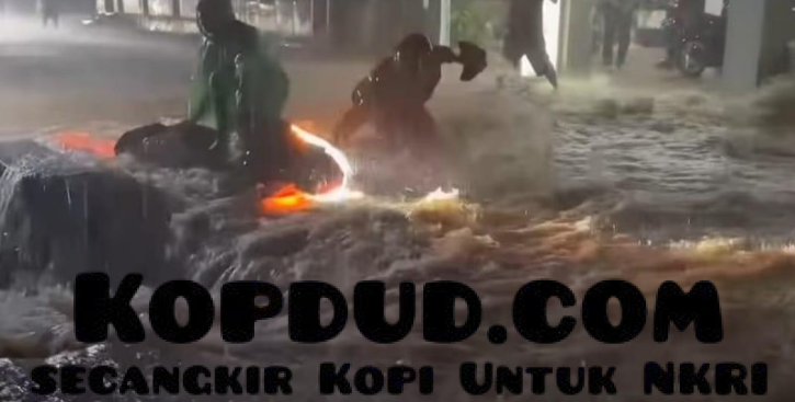 Hujan Deras, Picu Banjir, dan Longsor, di Cisolok Sukabumi