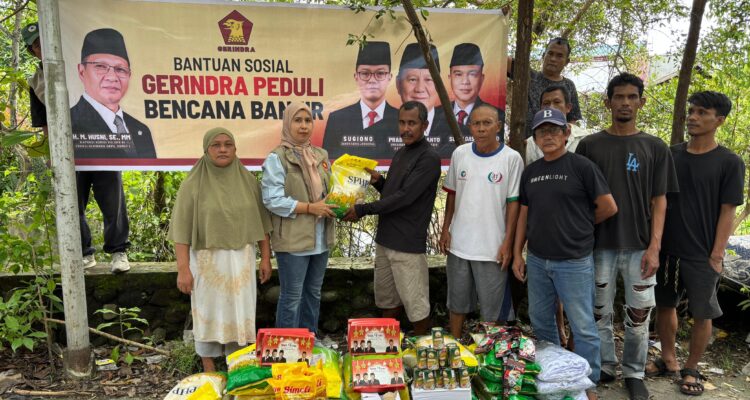 Kader Gerindra Gotong Royong Bantu Warga Terdampak Banjir di Medan