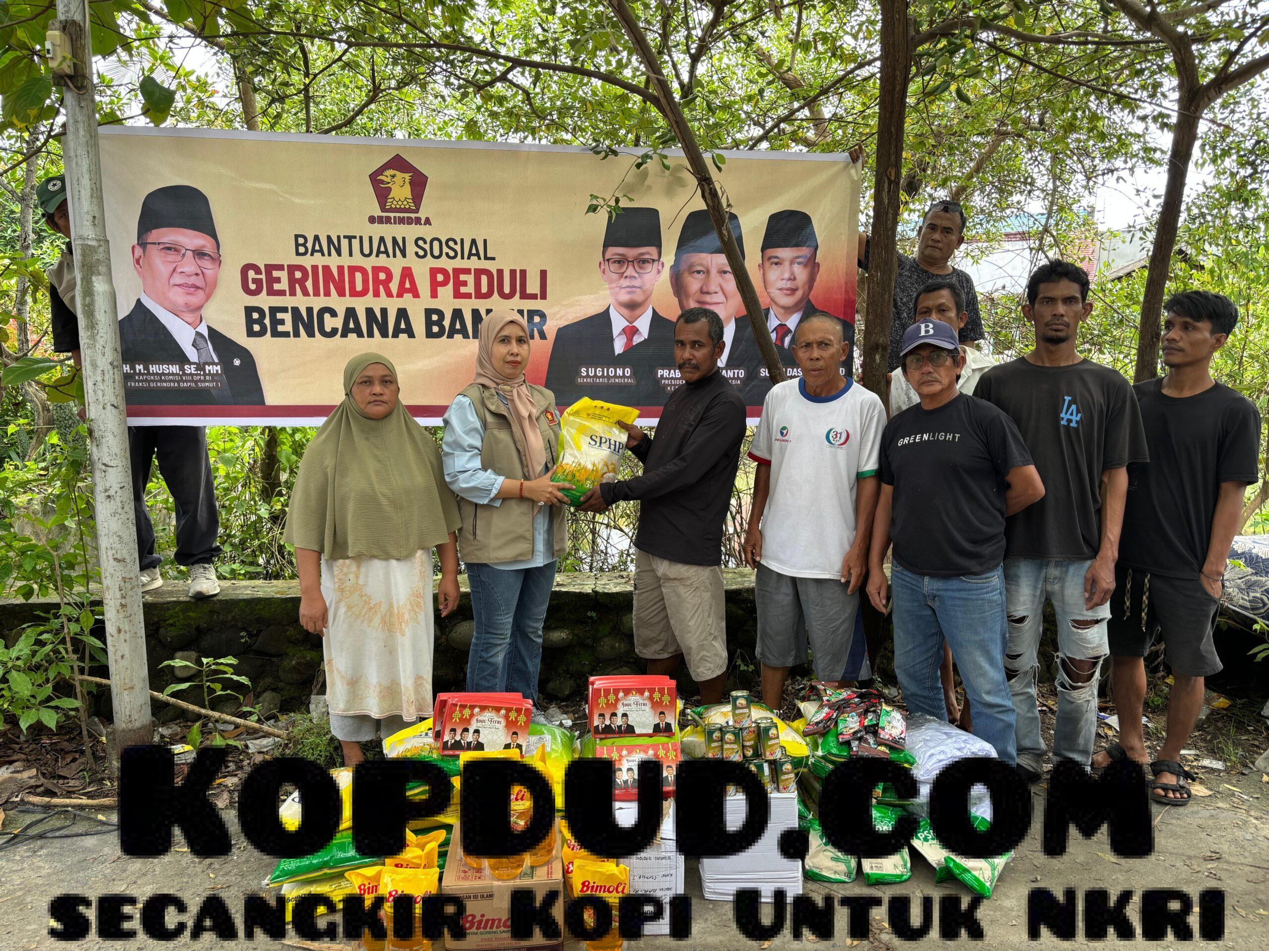 Kader Gerindra Gotong Royong Bantu Warga Terdampak Banjir di Medan