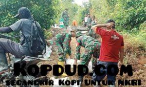 TNI Bangun 10,5 Km Jalan di Sulteng Hanya 1 Bulan, Kolaborasi dengan Warga