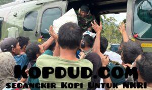 Saat Air Jadi Landasan, Manuver Ekstrem Heli TNI AU Mendarat di Aliran Sungai untuk Jangkau Warga Gayo Lues Aceh