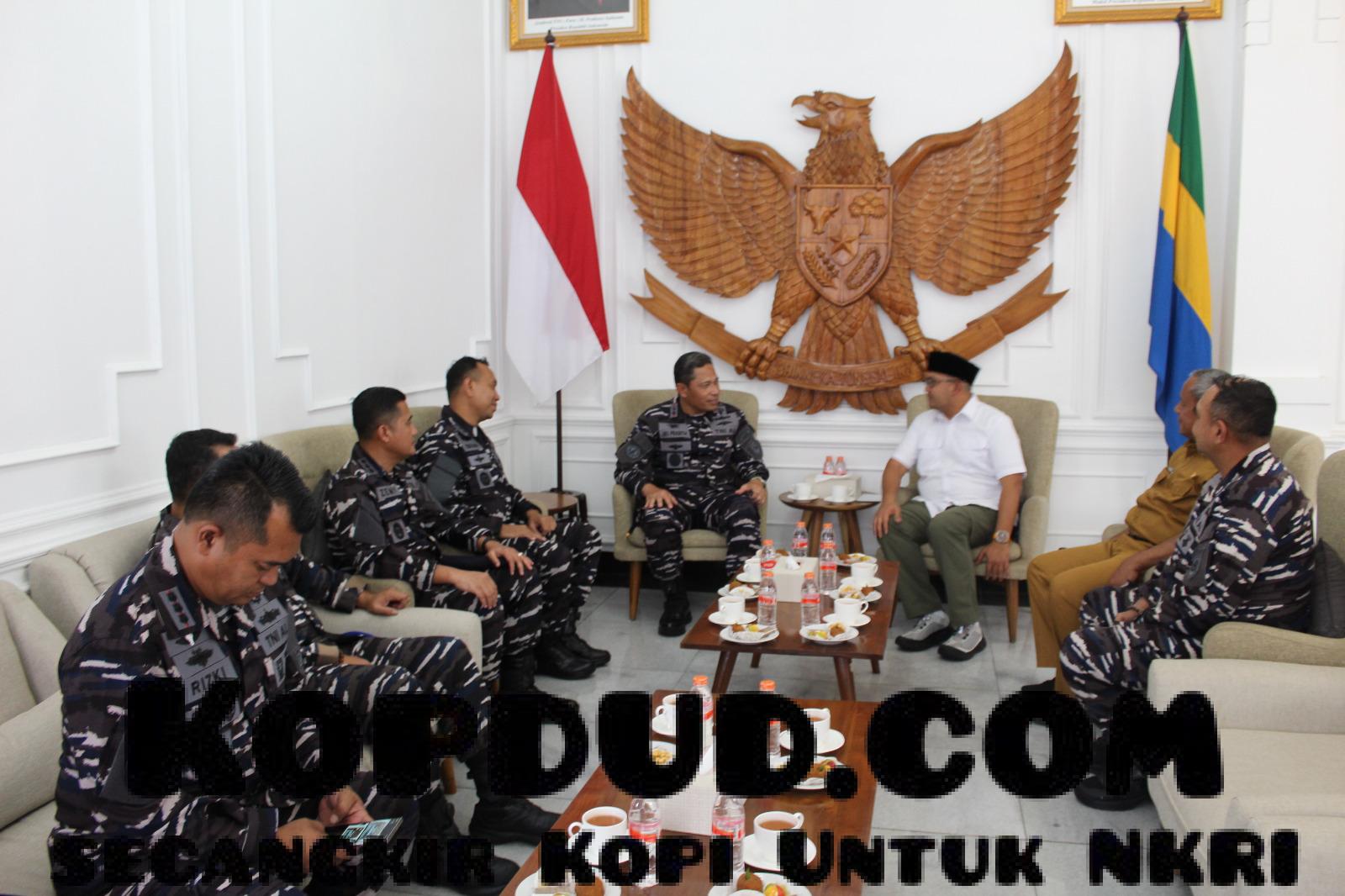 Komandan Lanal Bandung Dampingi Dankodaeral III Laksanakan Kunjungan Kerja Ke Pangdam III/Siliwangi dan Walikota Bandung