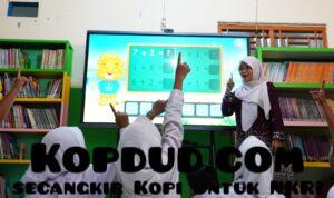 Modernisasi Pembelajaran: Papan Digital Hadir di Ratusan Sekolah Sumut