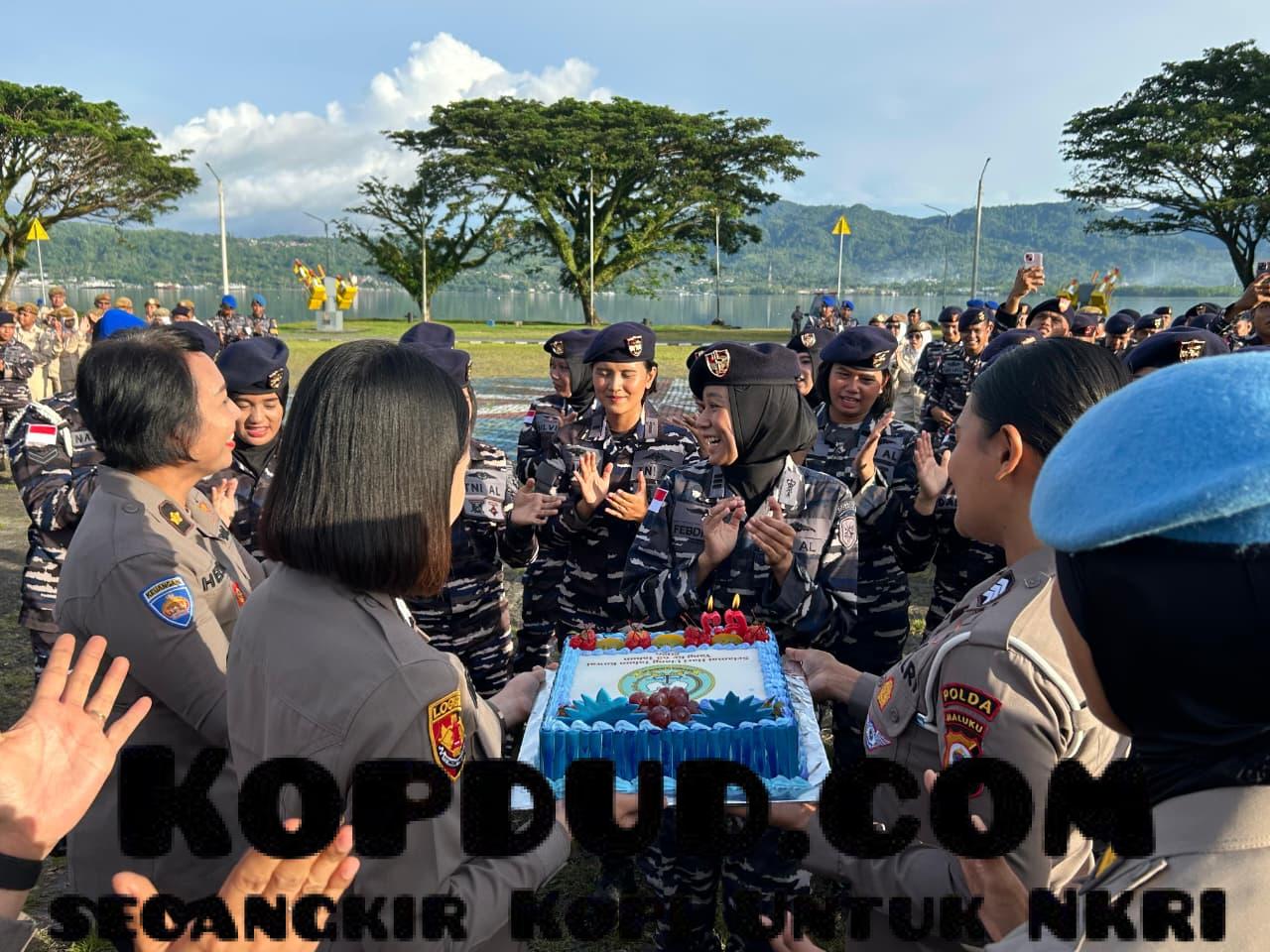 HUT Kowal Ke-63, Korps Wanita Angkatan Laut Kodaeral IX Terima Kejutan Dari Polwan Polda Maluku