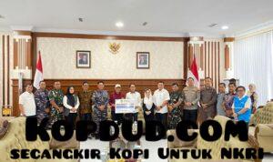 Danlanal Sabang Sambut Kedatangan Walikota Batam dan Dankodaeral IV Dalam Rangka Penyerahan Bantuan Sosial Ke Provinsi Aceh