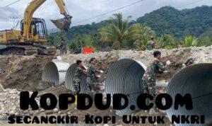 Warga dan TNI Gotong Royong, Akses Vital Sumatra Segera Normal