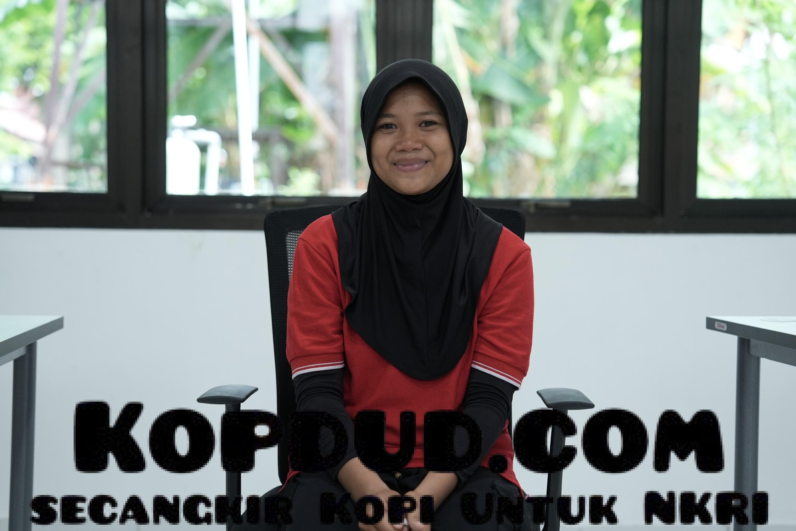 Sendiri di Tengah Perbedaan, Siswi Berhijab Ini Menemukan Rumah Baru di Sekolah Rakyat Kupang