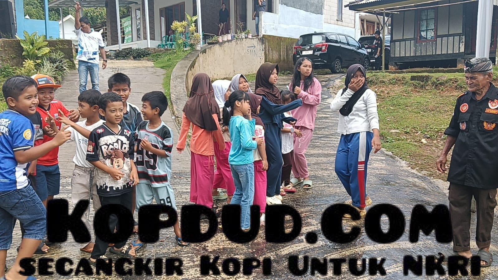 Santunan Warga Warnai Peresmian Jalan Kampung Mandala Sukabumi oleh H. Isep Dadang Sukmana