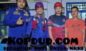 Ular Kobra Jawa Bersarang di Mesin Cuci, Tim Damkar Turun Tangan