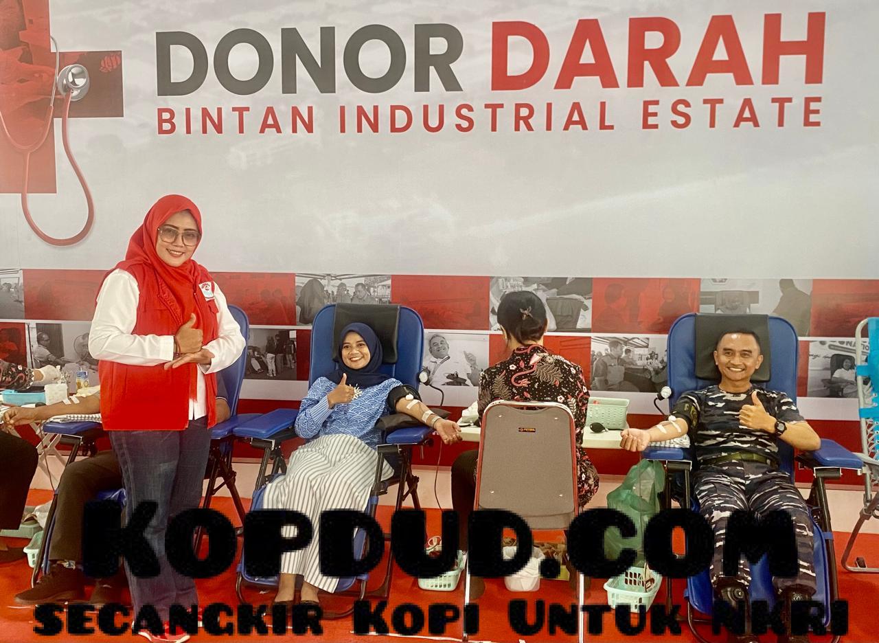 Lanal Bintan dan Ketua Cabang 5 Kodaeral IV Wujudkan Kepedulian Sosial Lewat Aksi Donor Darah