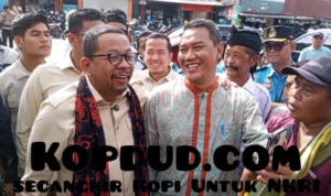 KSP M. Qodari & Kadis Perikanan Sri Padmoko Temui Nelayan Palabuhanratu Sukabumi