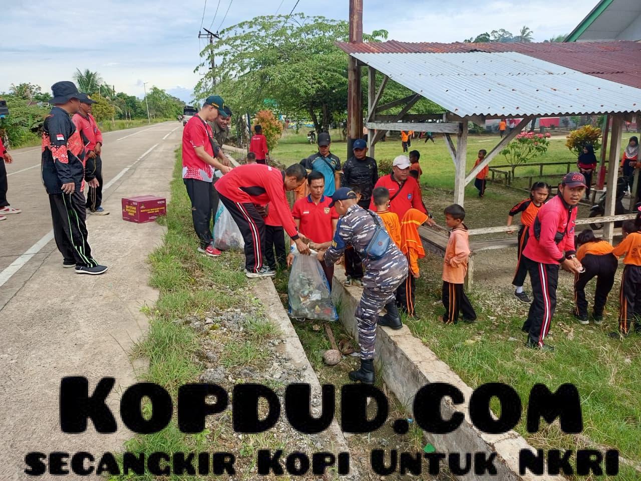 Sinergi Untuk Pesisir Bersih, Posal Enggano dan Forkopincam Bergerak Bersama