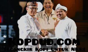 Sekjen Sugiono Resmi Berikan KTA untuk Bupati Sumedang Dony Ahmad yang Gabung Gerindra
