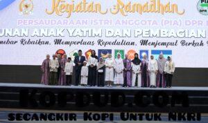 PIA DPR RI Bagikan 3.500 Paket Sembako untuk Anak Yatim dan Pegawai Honorer