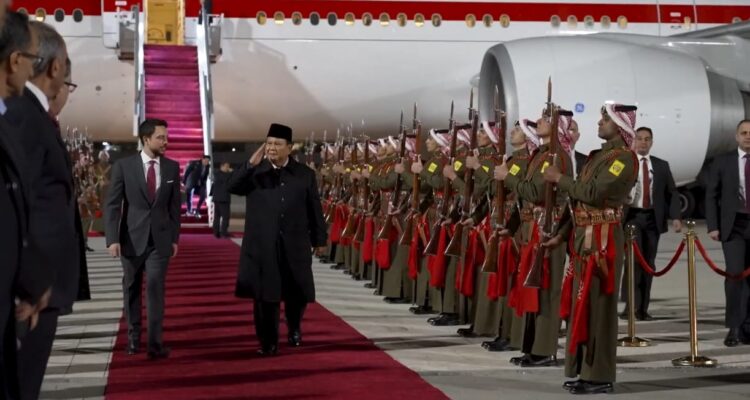 Jet Tempur F-16 Iringi Kedatangan Presiden Prabowo di Yordania