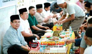 Anggota DPR RI Fraksi Partai Gerindra, Longki Djanggola, bersama Kader, Bagikan 3.000 Takjil untuk Pengendara di Kota Palu