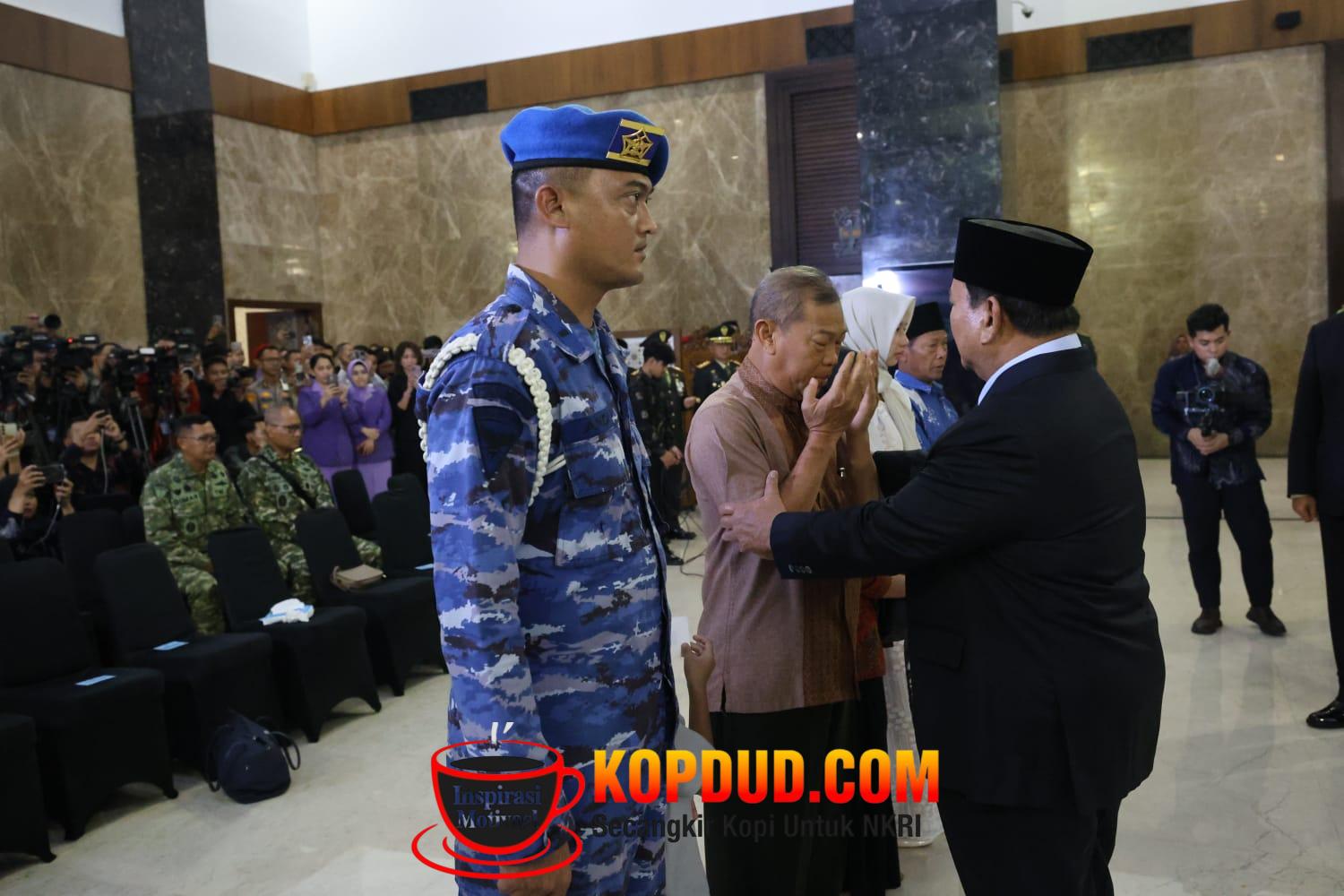 Negara Hadir: Prabowo Beri Penghormatan Terakhir Prajurit Gugur di Lebanon