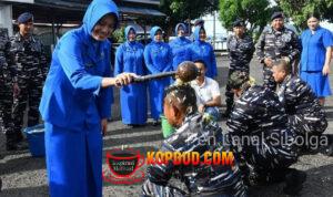 Danlanal Sibolga Kukuhkan Kenaikan Pangkat 18 Personel Lanal Sibolga