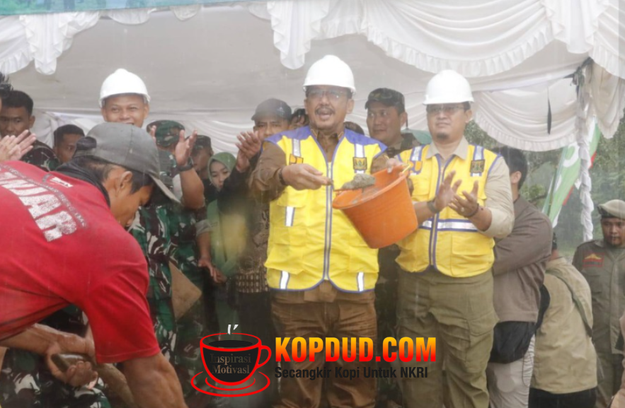 Bupati Sukabumi Asep Japar Dampingi Danrem 061, Resmikan Jembatan Garuda untuk Akses Warga