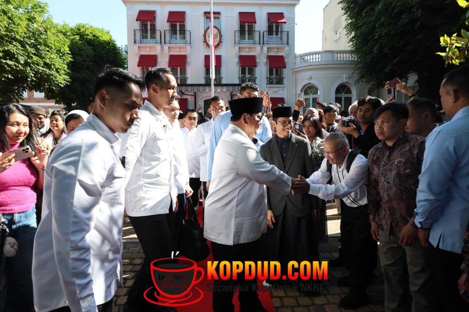 Momen Kebersamaan Prabowo dengan Diaspora Indonesia Warnai Iduladha di Paris