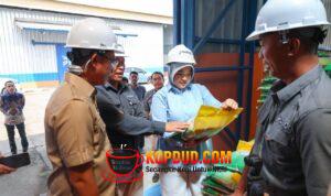 Pastikan Stok Beras Aman, Anggota DPR RI Fraksi Partai Gerindra Annisa Mahesa Sidak Gudang Bulog Serang