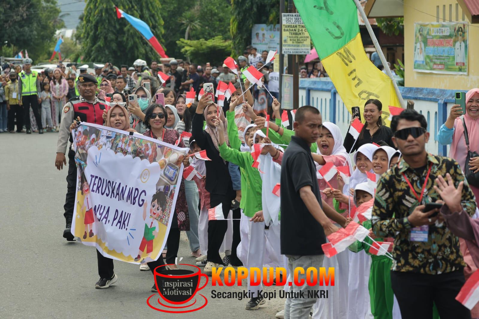 Kala Prabowo Pidato di Hadapan Petani-Nelayan Gorontalo, Spanduk Dukung MBG Membentang