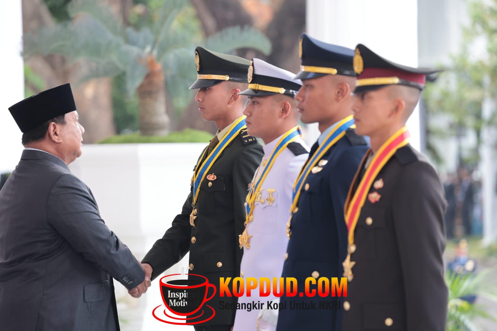 Dukungan Penuh Keluarga Antarkan Ipda Pasca Dilantik Jadi Perwira Polri di Istana Merdeka