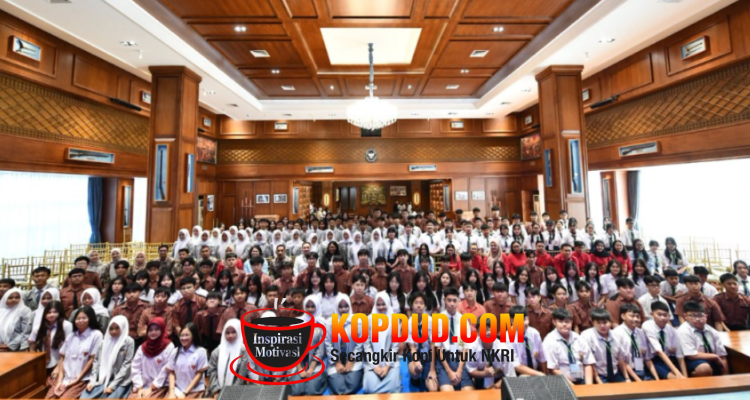 Pelajar Sukabumi Ikuti Program Istana untuk Anak Sekolah Bersama 200 Siswa Nasional